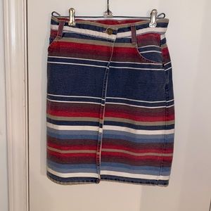 Short jean patterned skirt